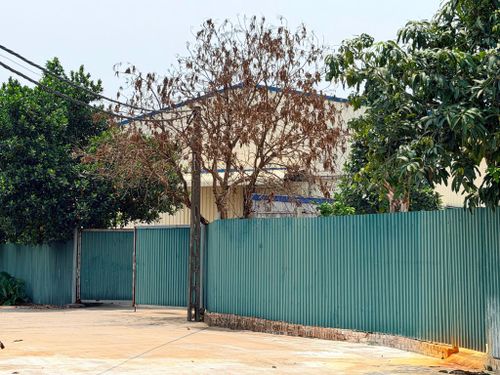 Thời gian tới, xã Phúc Thịnh sẽ tập trung xử lý các nhà xưởng xây dựng trái phép ven sông Cà Lồ. Ảnh: Thanh Hà