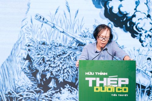 Nhà thơ Nguyễn Việt Chiến.