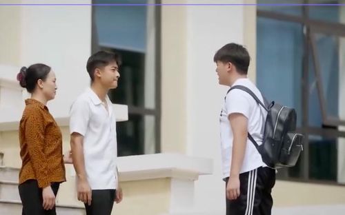 Cương vui mừng vì sắp được trở lại trường học. Ảnh VTV