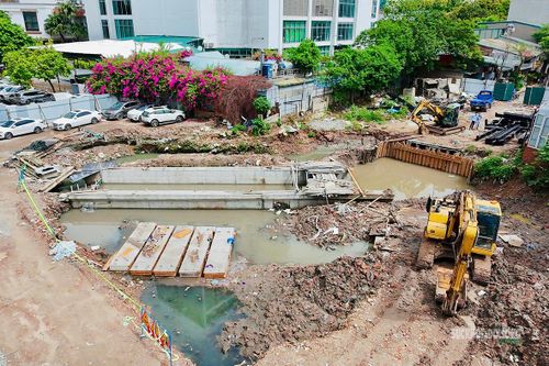 Khu vực mương Kẻ Khế đang được triển khai thi công, cống hóa sau nhiều năm chậm tiến độ.