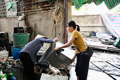 Người dân di chuyển tài sản, chuẩn bị rời khỏi khu vực dự án để bàn giao mặt bằng.