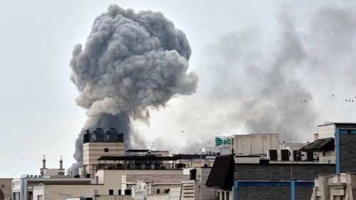 Tehran sau đó đáp trả bằng các đợt tấn công vào hạ tầng năng lượng và sân bay tại nhiều quốc gia vùng Vịnh, khiến Riyadh càng lo ngại nguy cơ bất ổn lan rộng.