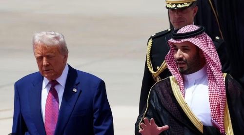 Trước sức ép từ Washington, Arab Saudi cuối cùng vẫn mở lại không phận để Mỹ sử dụng sau khi nhận cảnh báo có thể bị cắt giảm ưu tiên tiếp nhận các hệ thống vũ khí phòng thủ.