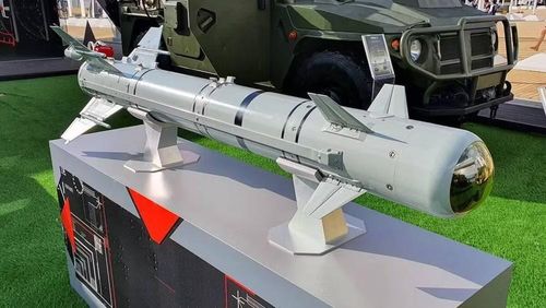 Thậm chí có báo cáo thực địa cho rằng đã xảy ra những vụ phóng ở khoảng cách xa hơn. Cơ quan thông tin tiền tuyến Anna News tiết lộ phiên bản cải tiến được gọi là "Izdeliye 305UD".