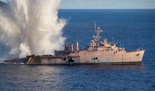 Trước đó, USS Juneau đã hứng chịu nhiều loại hỏa lực từ quân đội Mỹ và các lực lượng đồng minh trước khi bị đánh chìm tại Thái Bình Dương.