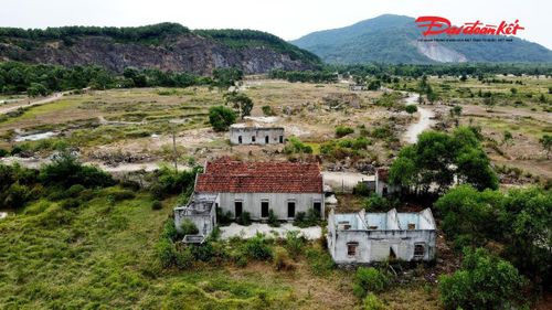 Sau nhiều năm "treo", vùng dự án trở nên hoang hóa. Ảnh: CK.
