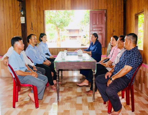Ủy ban MTTQ Việt Nam tỉnh Đắk Lắk và Ủy ban MTTQ Việt Nam xã Ea Wer thăm hỏi, động viên già làng, người có uy tín – những người luôn làm tốt công tác hòa giải ở cơ sở.