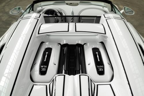 Bugatti W16 Mistral Blanc Eternel vẫn được trang bị động cơ W16 dung tích 8.0L với 4 bộ turbo, sản sinh sức mạnh tối đa 1.600 mã lực và mô-men xoắn cực đại 1.600 Nm.