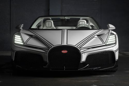 Dự án này đánh dấu sự tái hợp của Bugatti với KPM khi 15 năm trước, cả 2 thương hiệu cao cấp này đã ra mắt loạt siêu xe Bugatti Veyron Grand Sport L'Or Blanc với nhiều chi tiết được làm từ gốm sứ.