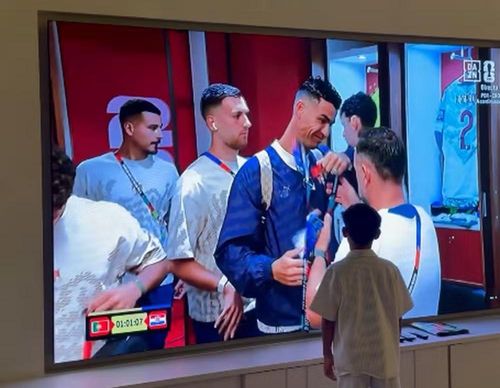  Gia đình Ronaldo theo dõi trận đấu qua TV. Ảnh: Instagram @georginagio.