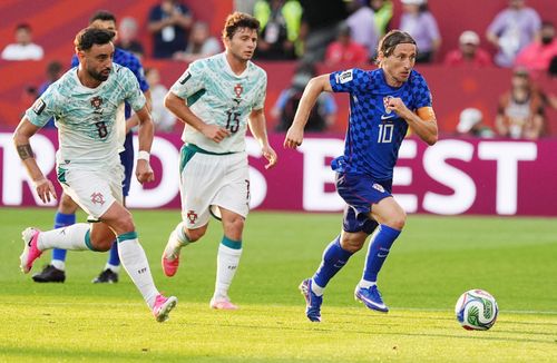  Dù Croatia phải chia tay giải đấu sau thất bại đầy cay đắng với tỷ số 1-2, màn trình diễn đẳng cấp của Modric vẫn xứng đáng nhận được sự tôn trọng tuyệt đối từ người hâm mộ vì những cống hiến vô giá của mình. 