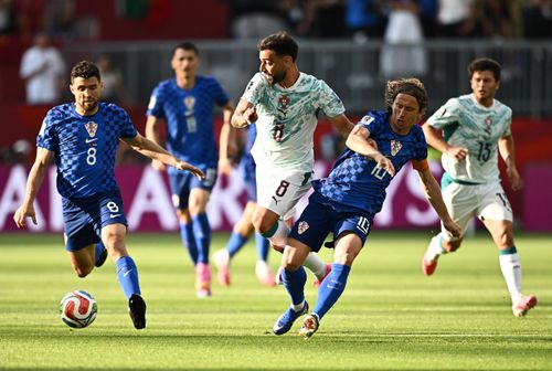  Thi đấu trong vai trò tiền vệ trung tâm lùi sâu, Modric không chỉ chịu trách nhiệm điều tiết nhịp độ trận đấu mà còn là cầu nối quan trọng giúp đội tuyển Croatia chuyển đổi trạng thái từ phòng ngự sang tấn công. 