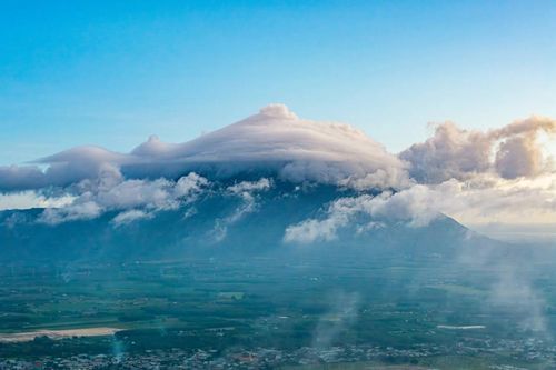  Anh Tuấn cho hay hiện tượng mây nón mỗi lần xuất hiện đều có hình thái riêng, không có sự sắp đặt hay "kịch bản" nào. "Chính sự độc nhất ấy khiến tôi luôn muốn tiếp tục quan sát, chờ đợi và ghi lại những khoảnh khắc có khi chỉ tồn tại trong vài phút rồi tan biến. Đó cũng là điều khiến công việc chụp ảnh thiên nhiên đối với tôi luôn mới mẻ và đầy cảm hứng", anh nói. 