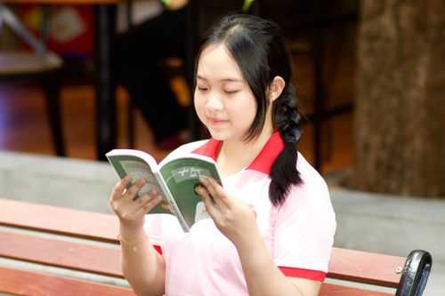  Tình yêu sách và tri thức của Anh Thư được từng ngóc ngách, con phố ở TP.HCM nuôi dưỡng và bồi đắp nên. Ảnh: Khánh Linh.