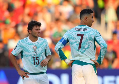  Ronaldo vẫn tiếp tục trung thành với áo dài tay giữa mùa hè Bắc Mỹ tại World Cup 2026. Ảnh: Jeenah Moon/Reuters.