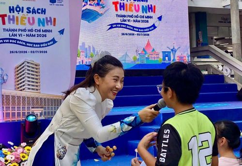 Hoạt động giao lưu cùng các bạn nhỏ sau mỗi vở diễn
