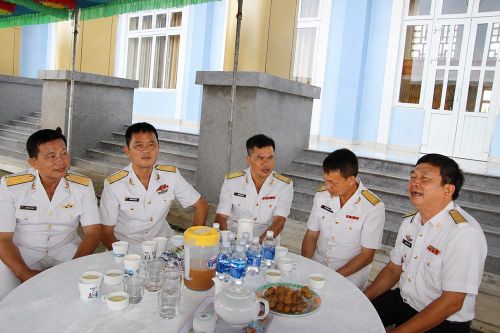 Thế hệ cán bộ sĩ quan gặp mặt kể chuyện ngày ra đời của nhà giàn DK1