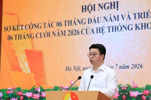 Ông Trần Quân - Ủy viên dự khuyết Ban Chấp hành Trung ương Đảng, Bí thư Đảng ủy, Giám đốc KBNN phát biểu tại Hội nghị - Ảnh: VGP