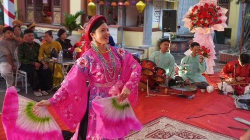 Một buổi thực hành tín ngưỡng thờ Mẫu tại Thanh Hóa.