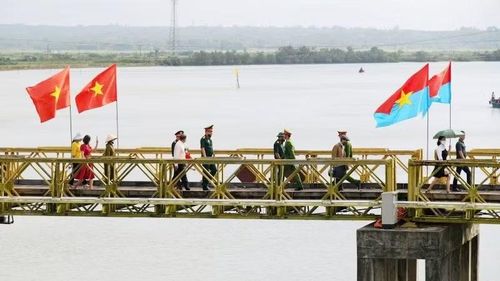 Di tích cầu Hiền Lương, nhịp cầu của hòa bình và phát triển.