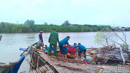 Hiện trường vụ sạt lở khiến căn nhà ông Nước bị hư hỏng.