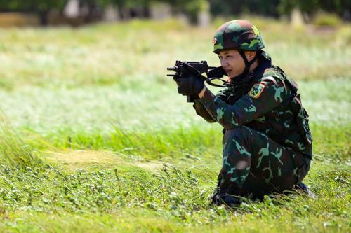 Huấn luyện nhảy dù và đổ treo là nội dung quan trọng nhằm nâng cao trình độ tổ chức chỉ huy, hiệp đồng, khả năng cơ động, triển khai lực lượng trước và sau khi nhảy dù, đổ treo đáp ứng yêu cầu nhiệm vụ.