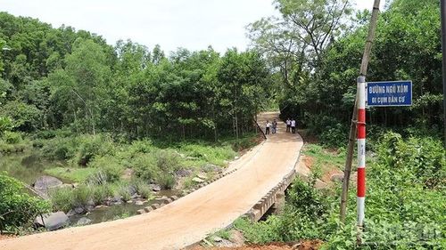Tuyến ĐX2.Tiên Sơn đoạn từ tuyến ĐT.614 đến Nhà văn hóa thôn Phú Lâm dài gần 1,5km đã cơ bản hoàn thành đưa vào sử dụng.