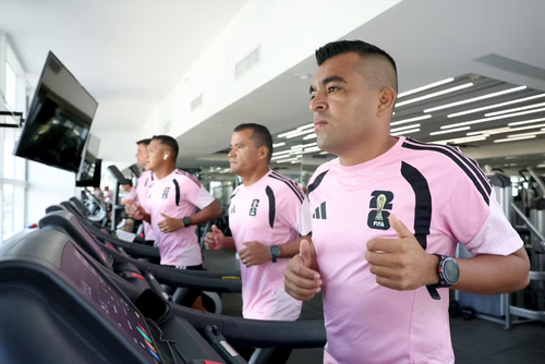Các trọng tài phải tập luyện hằng ngày để duy trì thể lực và khả năng theo kịp tốc độ của các trận đấu World Cup 2026. Ảnh: FIFA