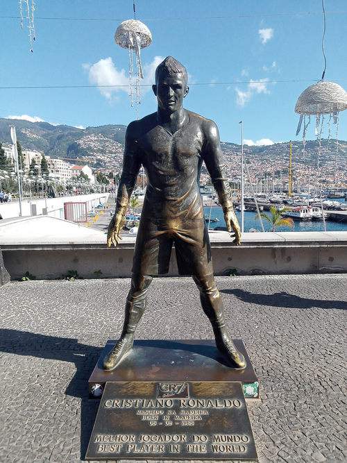Tượng Ronaldo ở Madeira, nơi thu hút rất đông khách du lịch. Ảnh: Getty