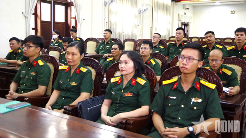 Các học viên tham gia lớp học.