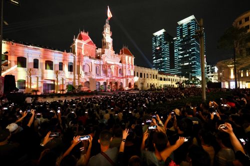 Chương trình trình chiếu nghệ thuật 3D Mapping, một điểm nhấn trong chuỗi hoạt động kỷ niệm 50 năm Ngày Thành phố Sài Gòn - Gia Định vinh dự mang tên Chủ tịch Hồ Chí Minh. Ảnh: HOÀNG HÙNG