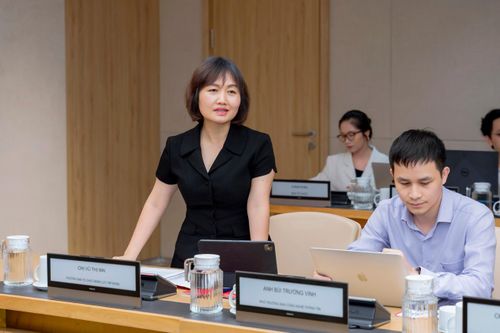 Bà Vũ Thị Mai - Trưởng Ban Tổ chức nhân lực Tập đoàn Viettel phát biểu tại chương trình khởi động Viettel AI Race 2026, ngày 2-7. Ảnh: ĐỨC THỌ