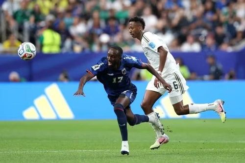 Trong khi đó, Cape Verde là hiện tượng của giải khi vượt qua vòng bảng ngay trong lần đầu dự World Cup.