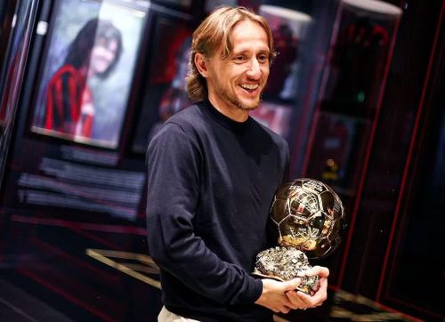  Modric ra mắt Milan với Quả bóng vàng 2018. 