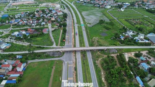 Trước khi được hoàn thiện, đường cao tốc Hà Nội - Thái Nguyên có chiều dài khoảng 70 km, quy mô 4 làn xe và 2 dải dừng khẩn cấp được đưa vào sử dụng từ năm 2014. Tuy nhiên, do lưu lượng phương tiện tham gia giao thông lớn, nhiều thời điểm trên tuyến cao tốc này bị ùn tắc, nhất là khi xảy ra va chạm giao thông.