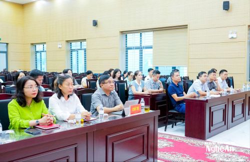 Đồng chí Ngọc Kim Nam - Ủy viên Ban Thường vụ, Trưởng ban Tuyên giáo và Dân vận Tỉnh ủy chủ trì điểm cầu tỉnh Nghệ An. Ảnh: Phạm Bằng