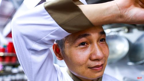 Nghề bếp vẫn thường được gọi vui là nghề "làm dâu trăm họ". Mỗi thực khách có một khẩu vị, một kỳ vọng khác nhau. Không phải lúc nào mình cũng có thể làm hài lòng tất cả, nhưng tôi luôn cố gắng để mỗi món ăn khi đưa ra đều là tốt nhất.
