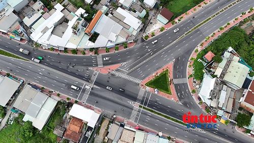 Đoạn song hành Quốc lộ 50 kết nối vào Quốc lộ 50 hiện hữu được mở rộng lên 6 làn xe.