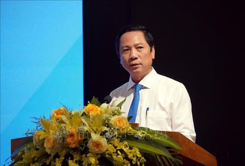 Phó Chủ tịch Thường trực UBND tỉnh Quảng Trị Hoàng Nam phát biểu tại chương trình. Ảnh: TTXVN phát