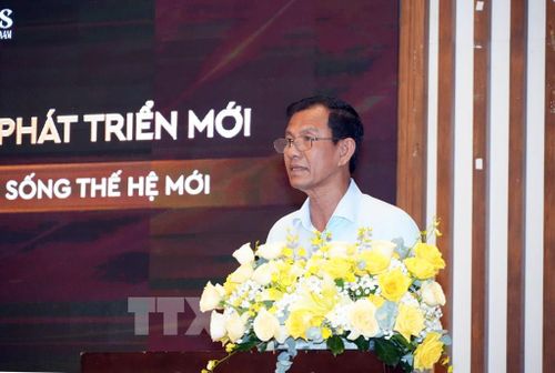 Phó Chủ tịch Thường trực UBND tỉnh Vĩnh Long Đặng Văn Chính phát biểu tại Hội thảo. Ảnh: Phạm Minh Tuấn-TTXVN