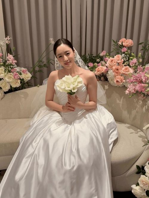 Eun Jung đã tổ chức hôn lễ vào năm ngoái. 