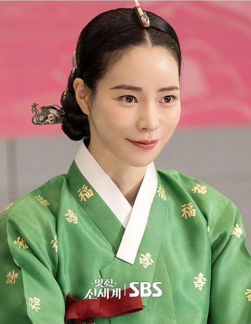 Dù là vai chính, Lim Ji Yeon gây tiếc nuối khi vắng mặt tại Lễ trao giải SBS First Half Awards 2026.