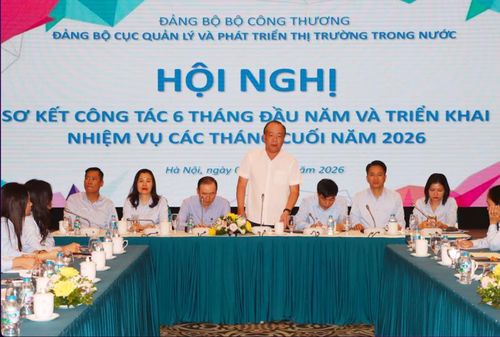 Bí thư Đảng ủy, Cục trưởng Cục Quản lý và Phát triển thị trường trong nước Trần Hữu Linh phát biểu tại Hội nghị. Ảnh: Cục TTTN