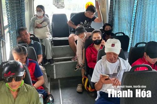 Xe buýt là loại hình công cộng vẫn được nhiều người dân lựa chọn.