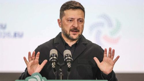 Tổng thống Ukraine Volodymyr Zelensky cho rằng mức độ thiệt hại một phần xuất phát từ việc các đối tác chưa chuyển giao kịp thời các hệ thống phòng không đã cam kết. Ảnh: LBCI.