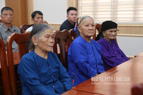 Các thân đình liệt sĩ tham dự tại chương trình