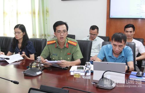 Đại diện Công an tỉnh phát biểu tại cuộc họp