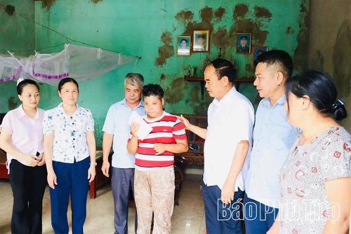 Lãnh đạo Đảng ủy, chính quyền xã Đạo Trù thường xuyên lắng nghe ý kiến của người dân, kịp thời giải quyết các nguyện vọng chính đáng với tinh thần khoa học và trọng dân.