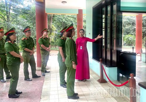 Đảng bộ Công an xã Thịnh Minh tổ chức sinh hoạt chuyên đề quý II/2026 tại Khu di tích lịch sử K9 - Đá Chông.