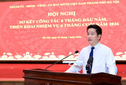 Bí thư Đảng ủy phường Thanh Xuân Nguyễn Huy Cường phát biểu tham luận tại hội nghị. Ảnh: Quang Thái.